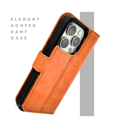 Cognac Bookcase Hoesje twee en een iPhone 15 Pro &ndash; Lederen Look & Kaartvak | Telefoonstar.nl