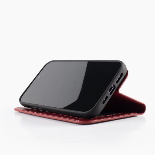 iPhone 15 Pro Max 2 in 1 Bookcase | 100% Leer | Ruimte voor drie pasjes | Rood – foto 4